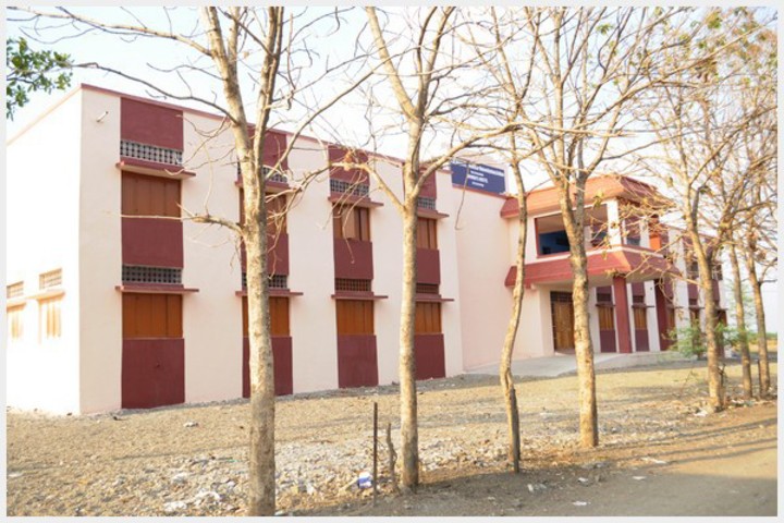 https://cache.careers360.mobi/media/colleges/social-media/media-gallery/23164/2018/11/28/Inside View of Shikshan Maharshi Dnyandeo Mohekar Mahavidyalaya Kalamb_Campus-View.jpg
